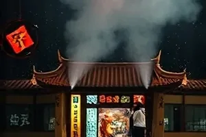 废弃厂房内景，金属回声的视觉化空旷空间